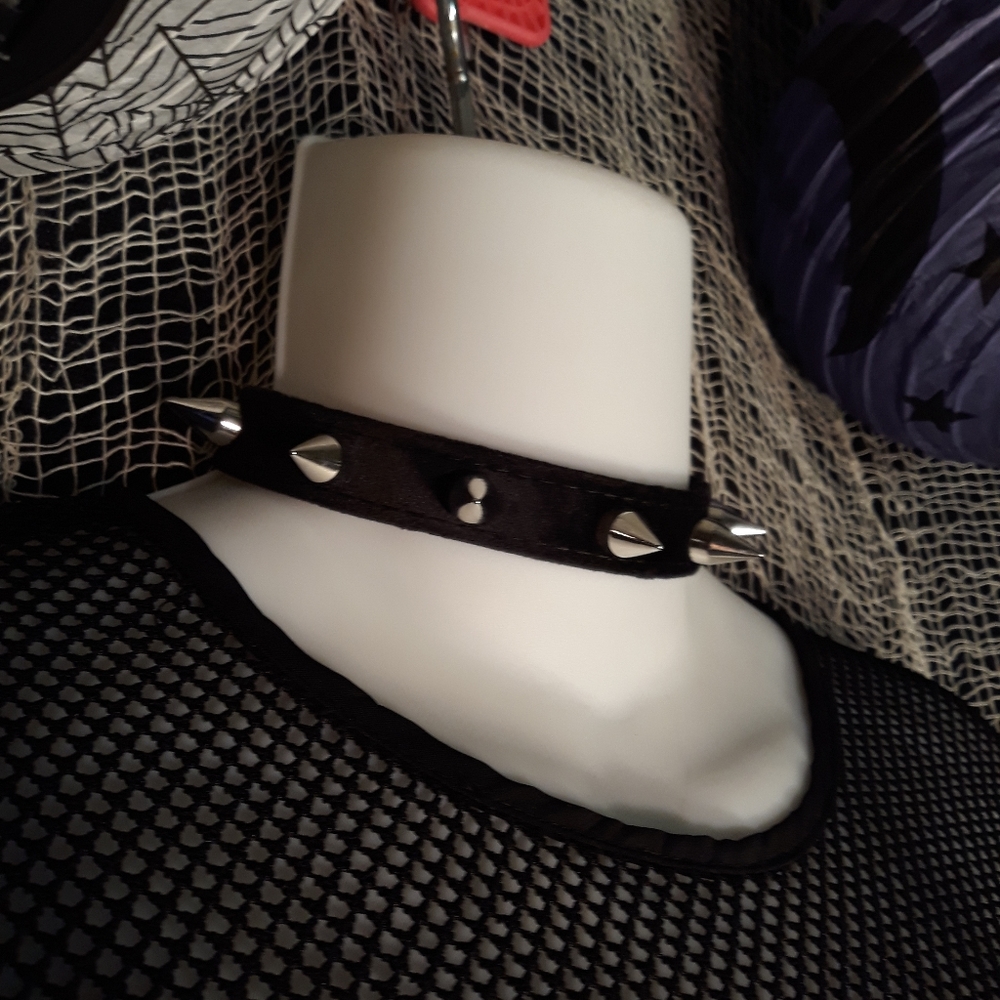 Chocker - Picture 2 of 2